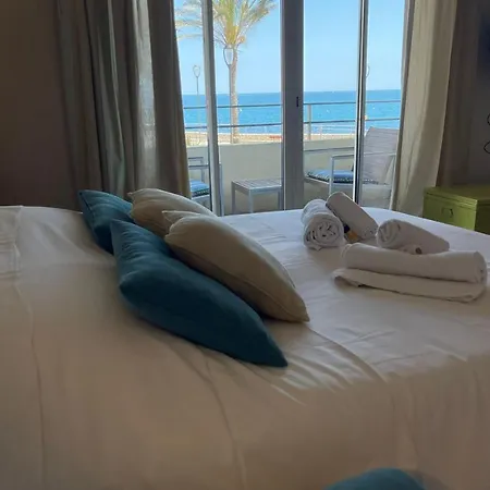 Fully Equipped Beachfront Studio In The Heart Of The City Center Antibes Exterior photo
