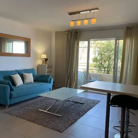 Fully Equipped Beachfront Studio In The Heart Of The City Center Antibes Exterior photo