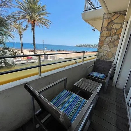 Fully Equipped Beachfront Studio In The Heart Of The City Center Antibes Exterior photo